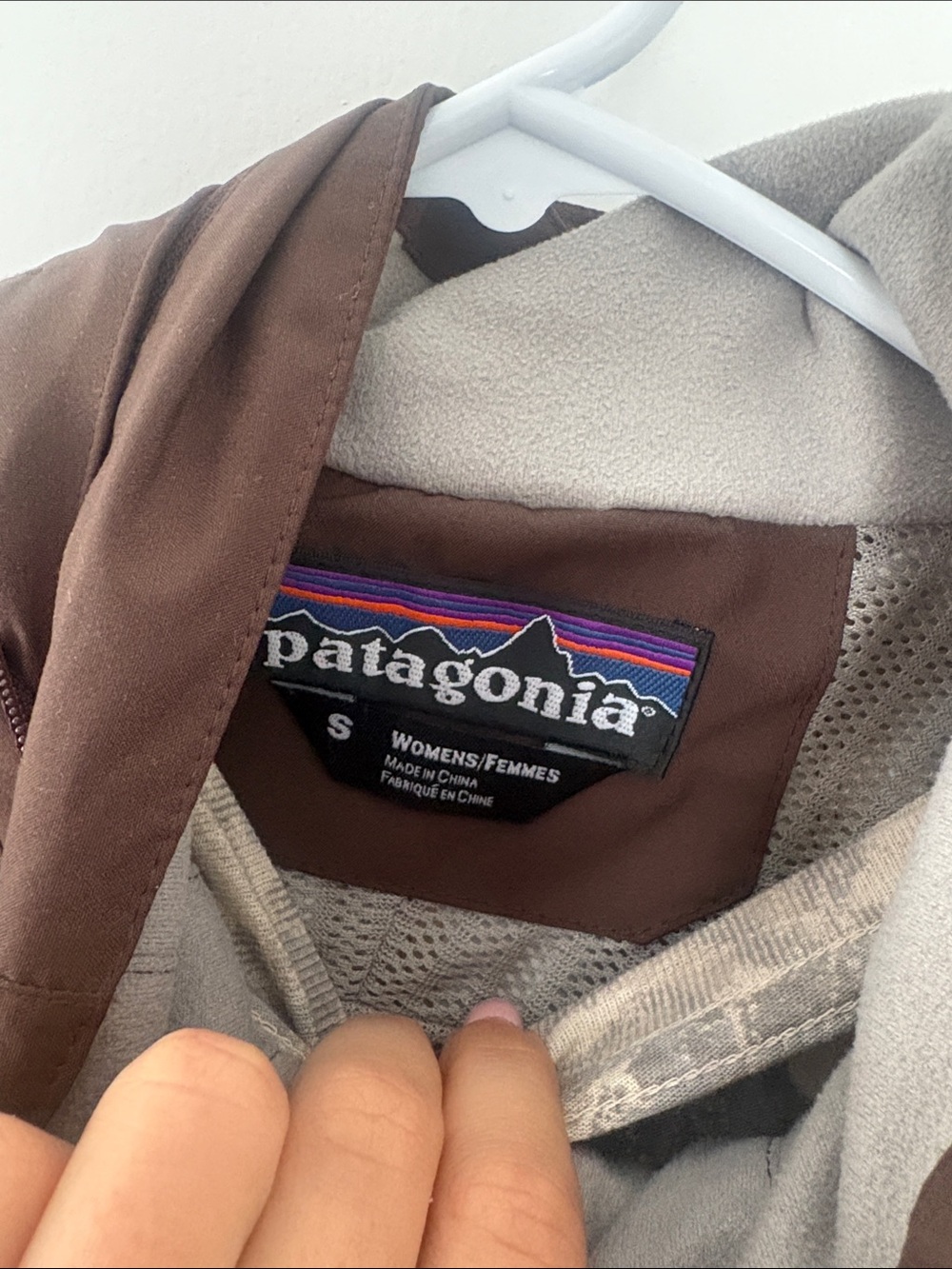 Patagonia Brown women’s Waterproof Hooded Jacket - Picture 5 of 7